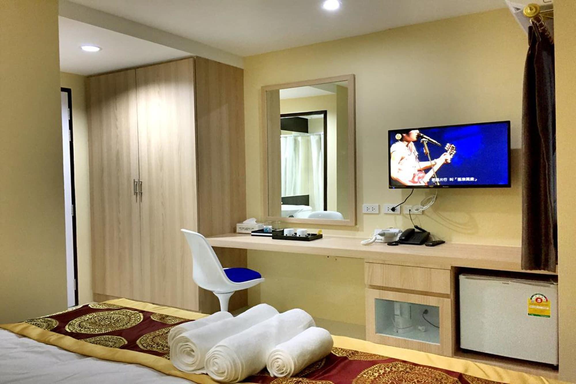 Top High Airport Link Hotel, Bangkok Extérieur photo