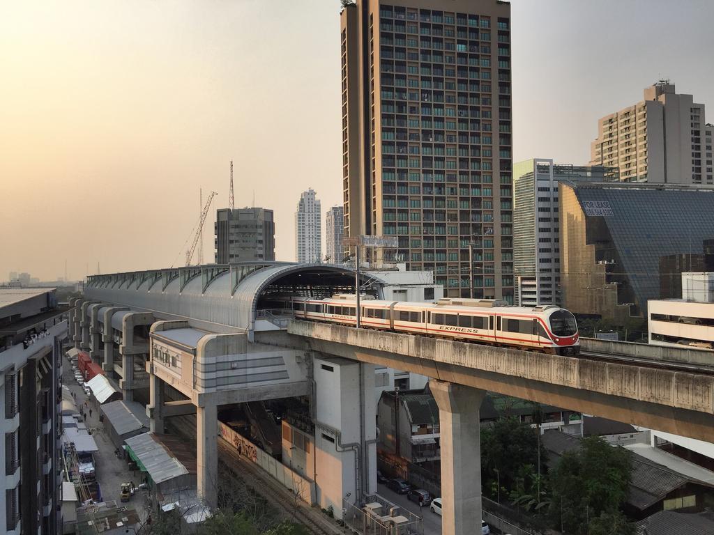 Top High Airport Link Hotel, Bangkok Extérieur photo